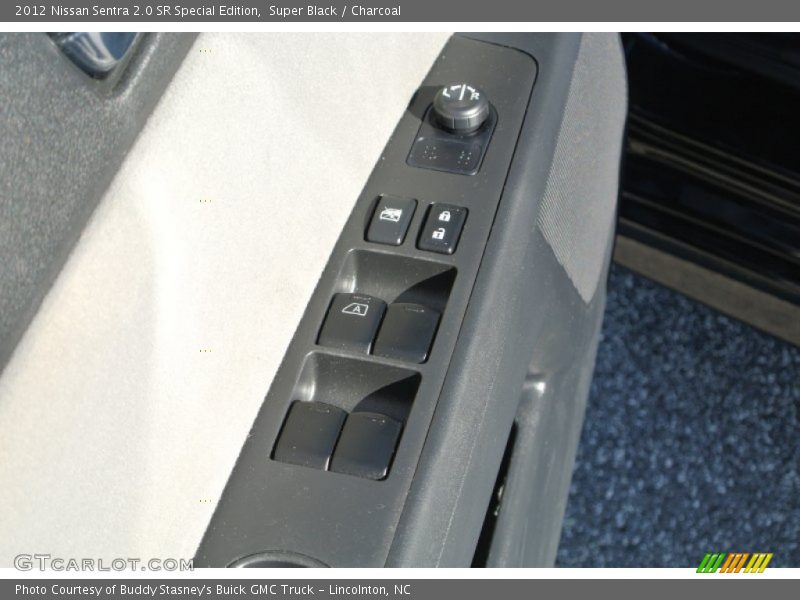 Super Black / Charcoal 2012 Nissan Sentra 2.0 SR Special Edition