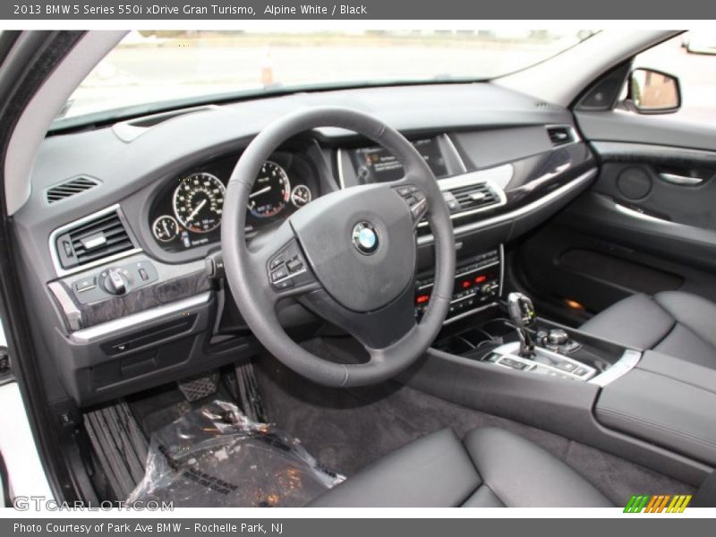 Alpine White / Black 2013 BMW 5 Series 550i xDrive Gran Turismo