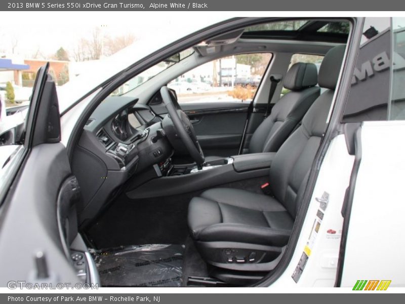 Alpine White / Black 2013 BMW 5 Series 550i xDrive Gran Turismo