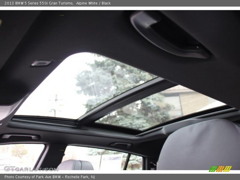 Sunroof of 2013 5 Series 550i Gran Turismo