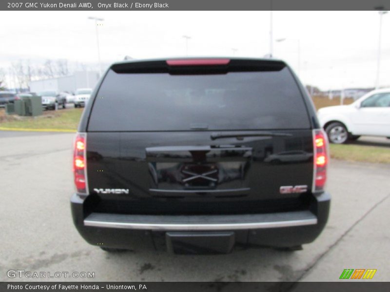 Onyx Black / Ebony Black 2007 GMC Yukon Denali AWD