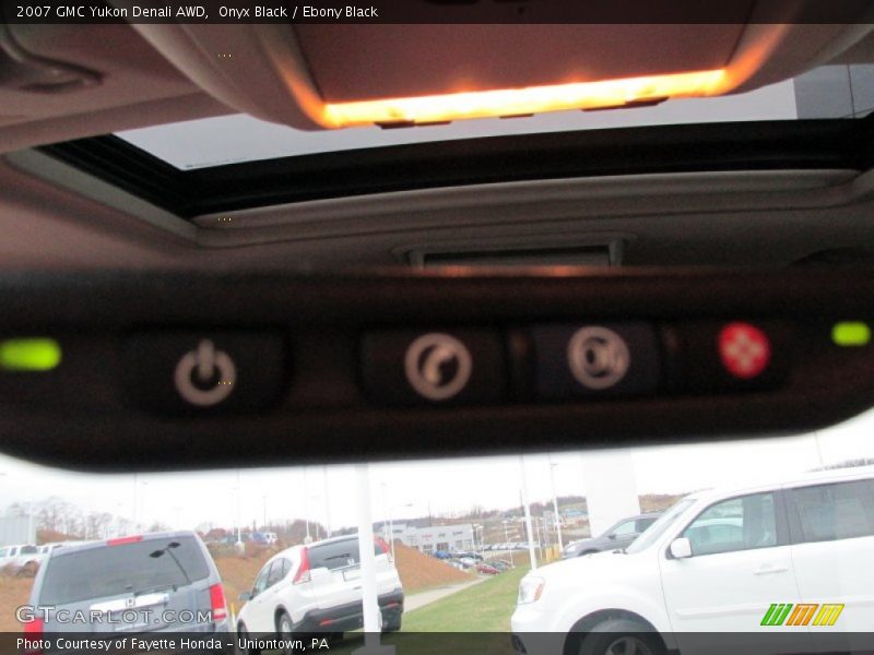 Onyx Black / Ebony Black 2007 GMC Yukon Denali AWD