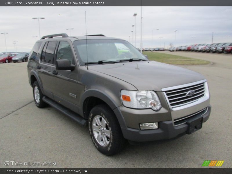 Front 3/4 View of 2006 Explorer XLT 4x4