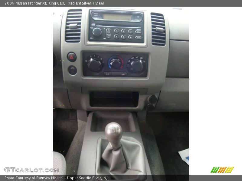 Radiant Silver / Steel 2006 Nissan Frontier XE King Cab
