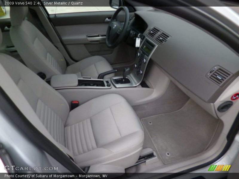 Front Seat of 2009 S40 2.4i