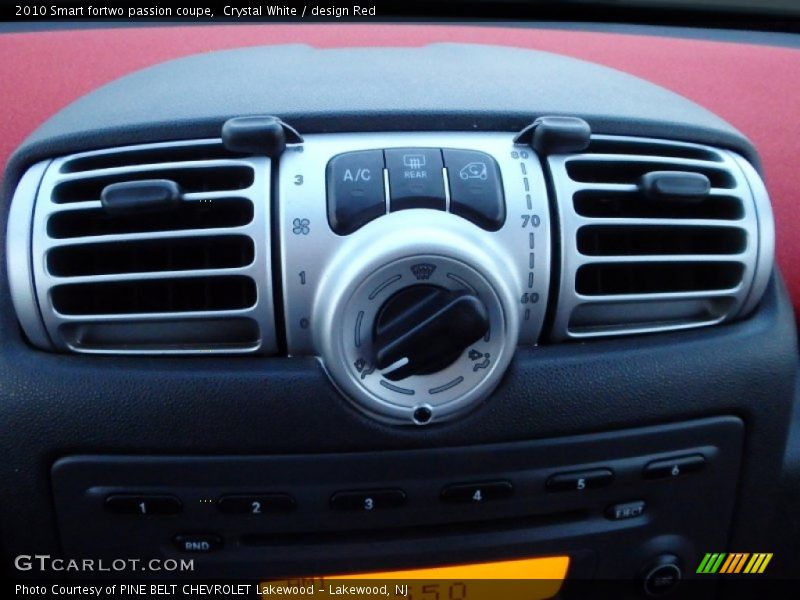 Crystal White / design Red 2010 Smart fortwo passion coupe