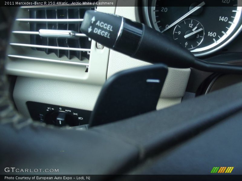 Arctic White / Cashmere 2011 Mercedes-Benz R 350 4Matic