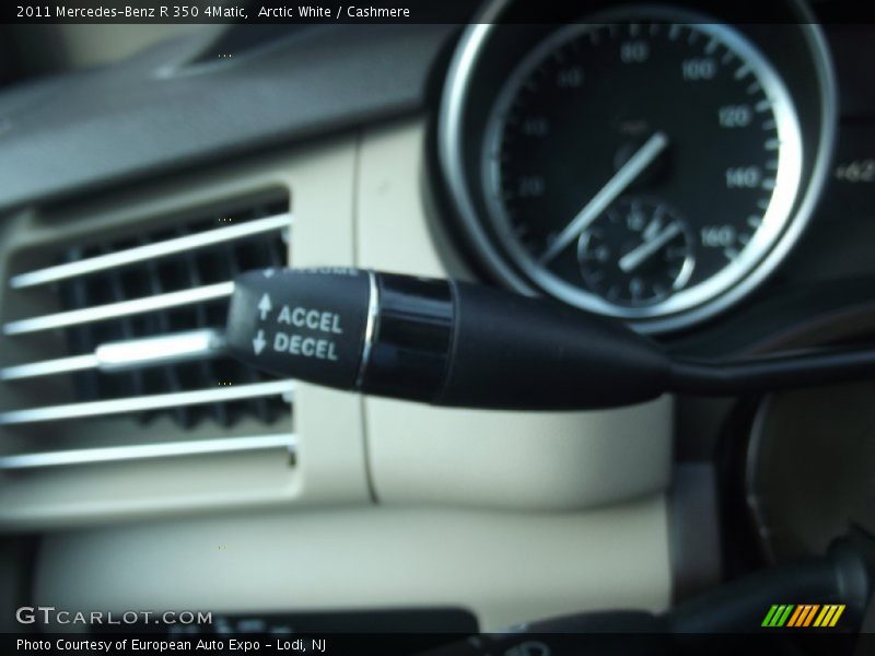 Arctic White / Cashmere 2011 Mercedes-Benz R 350 4Matic