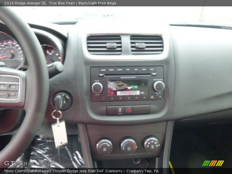 True Blue Pearl / Black/Light Frost Beige 2014 Dodge Avenger SE