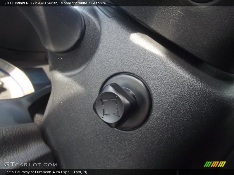 Moonlight White / Graphite 2011 Infiniti M 37x AWD Sedan