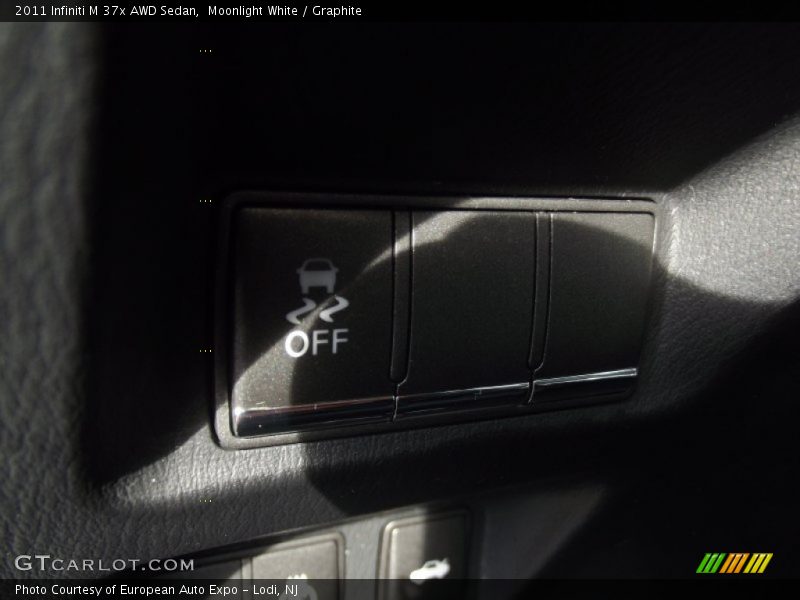 Moonlight White / Graphite 2011 Infiniti M 37x AWD Sedan