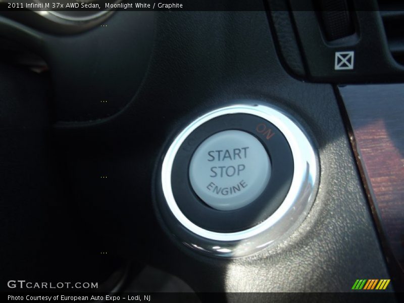 Moonlight White / Graphite 2011 Infiniti M 37x AWD Sedan