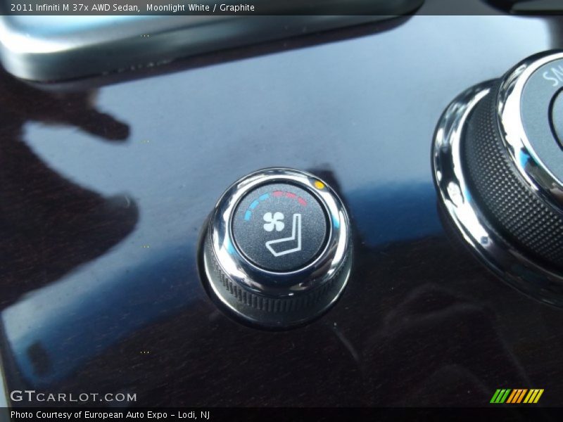 Moonlight White / Graphite 2011 Infiniti M 37x AWD Sedan