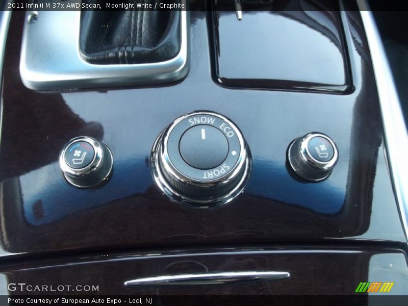 Moonlight White / Graphite 2011 Infiniti M 37x AWD Sedan