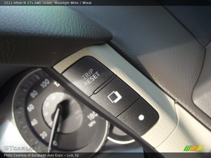 Moonlight White / Wheat 2011 Infiniti M 37x AWD Sedan