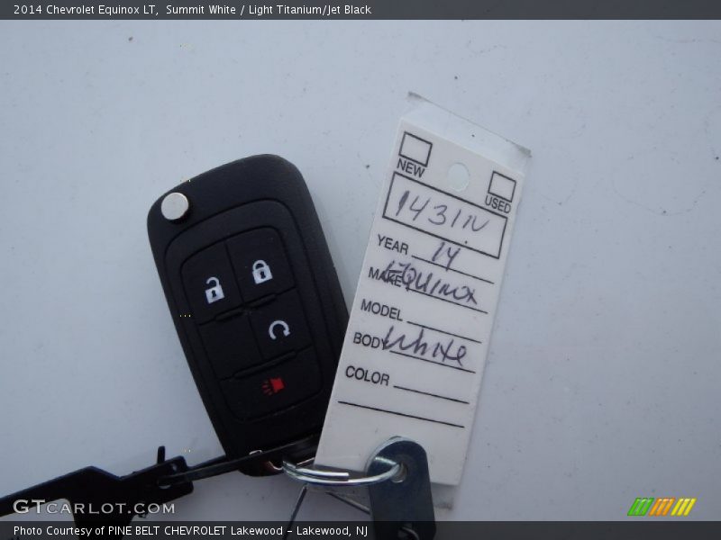 Summit White / Light Titanium/Jet Black 2014 Chevrolet Equinox LT