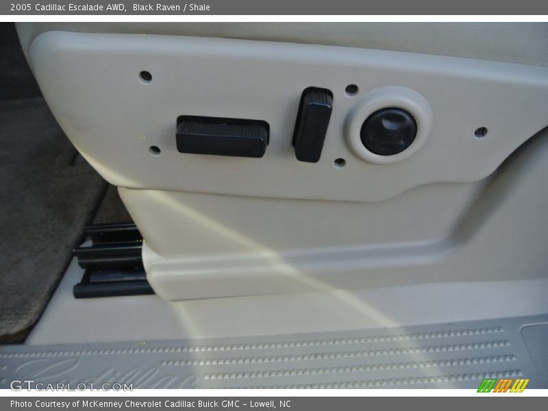 Black Raven / Shale 2005 Cadillac Escalade AWD