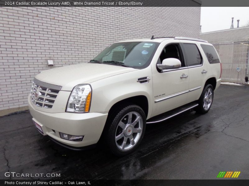 Front 3/4 View of 2014 Escalade Luxury AWD