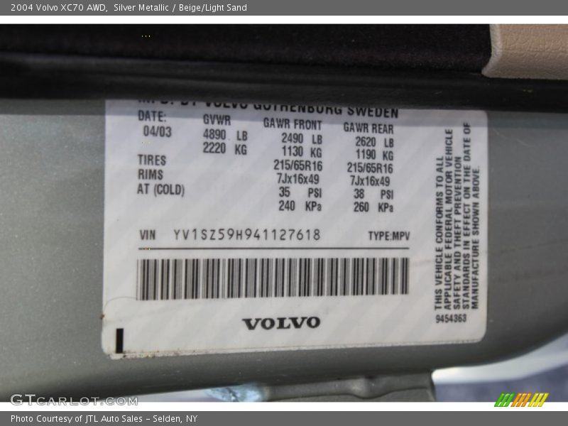 Silver Metallic / Beige/Light Sand 2004 Volvo XC70 AWD