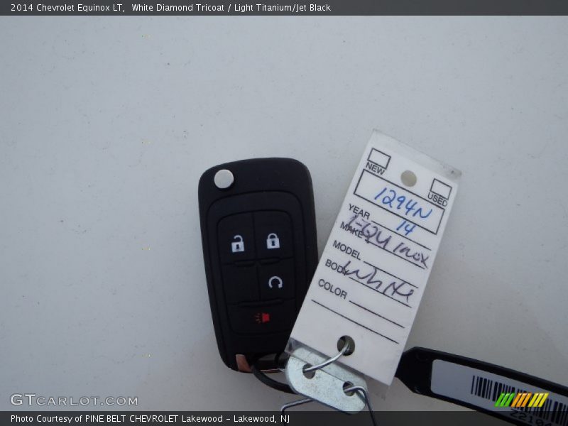 White Diamond Tricoat / Light Titanium/Jet Black 2014 Chevrolet Equinox LT