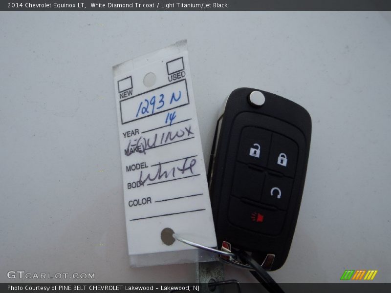 White Diamond Tricoat / Light Titanium/Jet Black 2014 Chevrolet Equinox LT