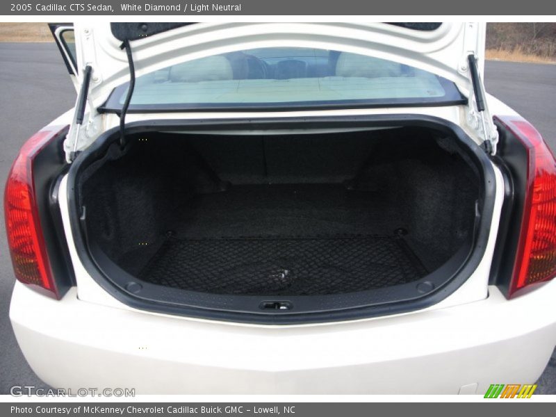 White Diamond / Light Neutral 2005 Cadillac CTS Sedan