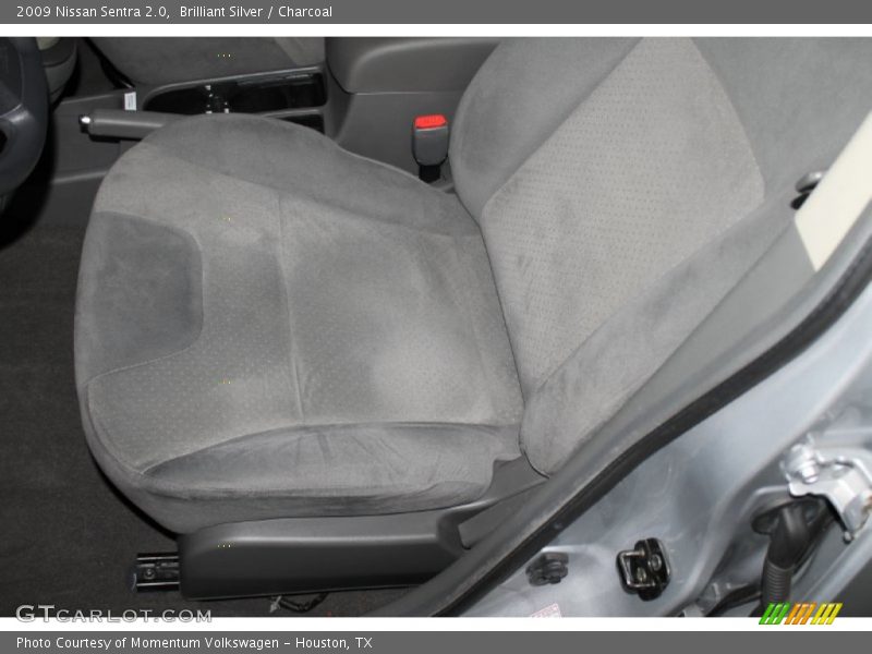 Brilliant Silver / Charcoal 2009 Nissan Sentra 2.0