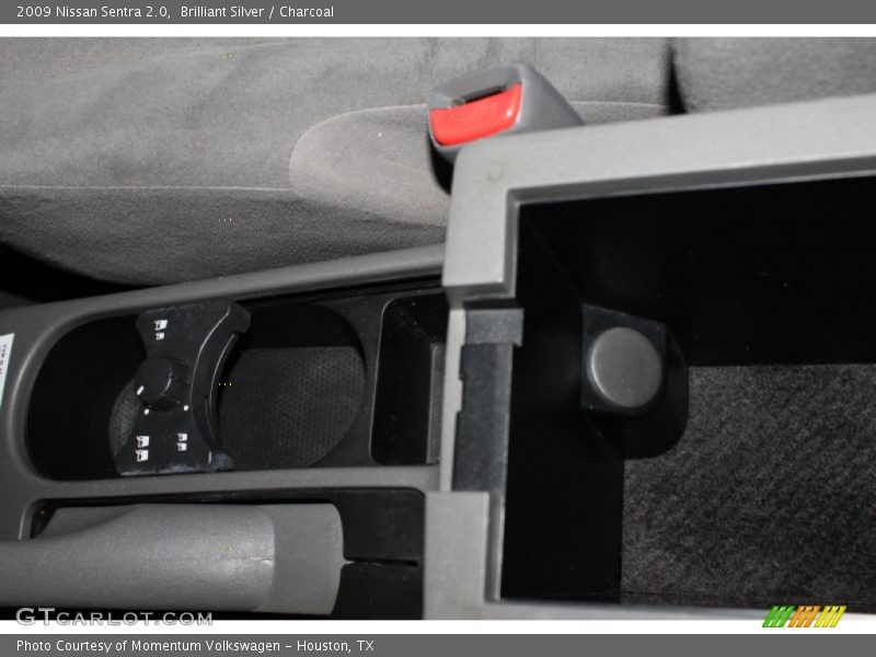 Brilliant Silver / Charcoal 2009 Nissan Sentra 2.0