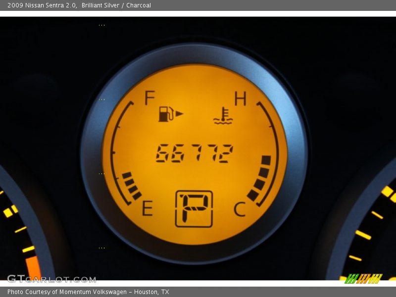 Brilliant Silver / Charcoal 2009 Nissan Sentra 2.0