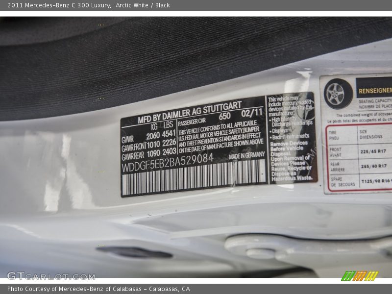 Arctic White / Black 2011 Mercedes-Benz C 300 Luxury