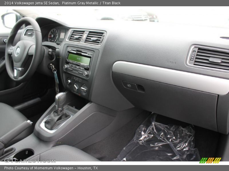 Platinum Gray Metallic / Titan Black 2014 Volkswagen Jetta SE Sedan