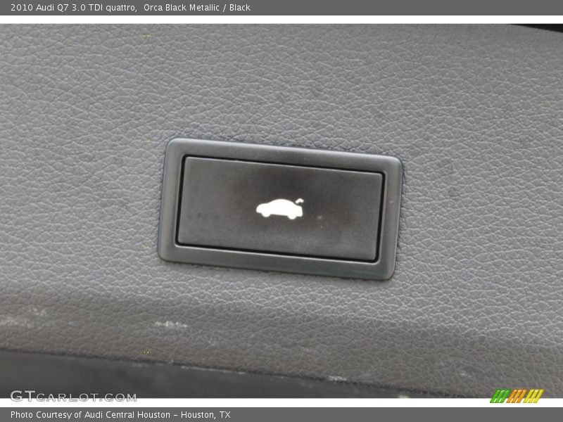 Orca Black Metallic / Black 2010 Audi Q7 3.0 TDI quattro