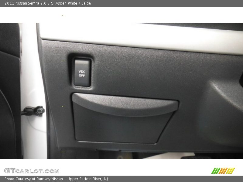 Aspen White / Beige 2011 Nissan Sentra 2.0 SR