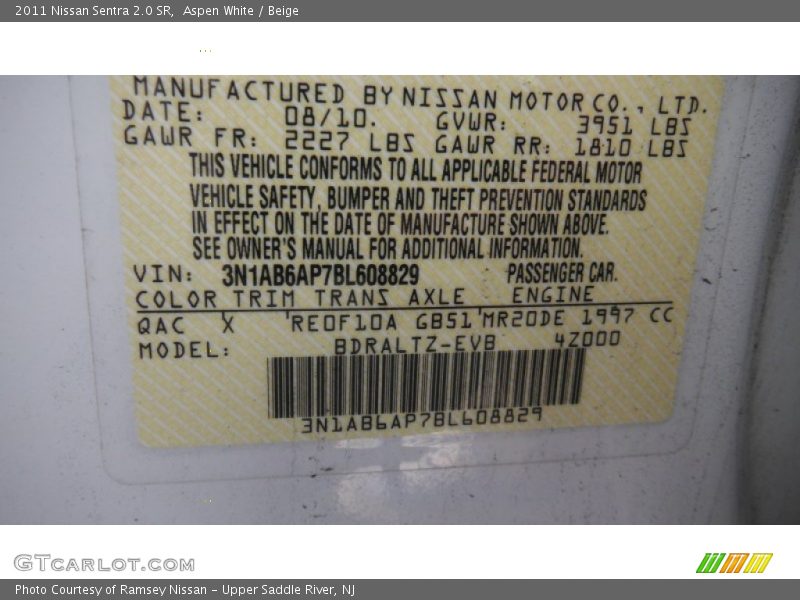 Aspen White / Beige 2011 Nissan Sentra 2.0 SR