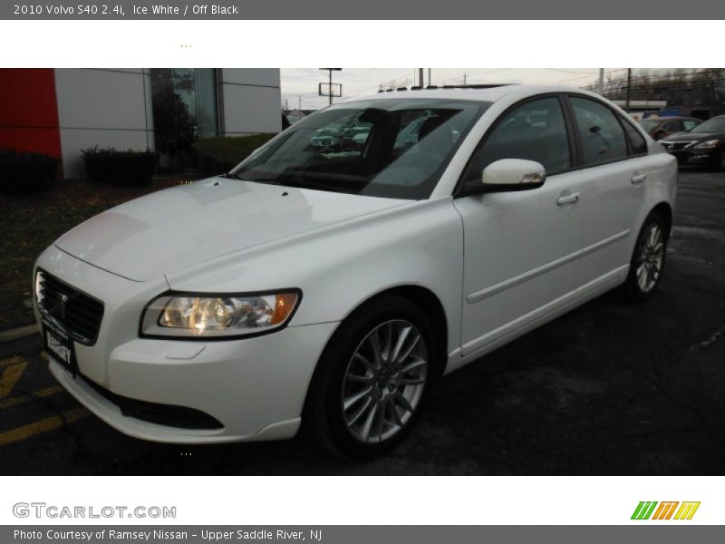 Ice White / Off Black 2010 Volvo S40 2.4i