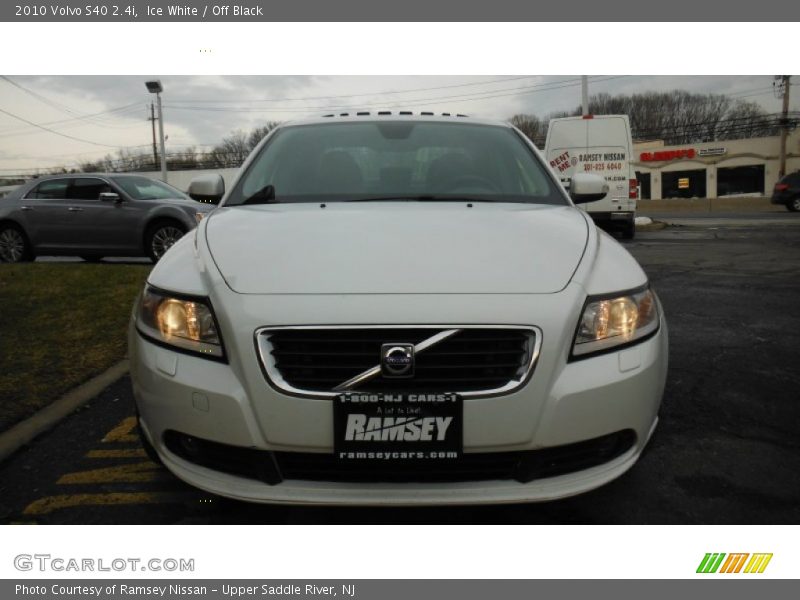 Ice White / Off Black 2010 Volvo S40 2.4i