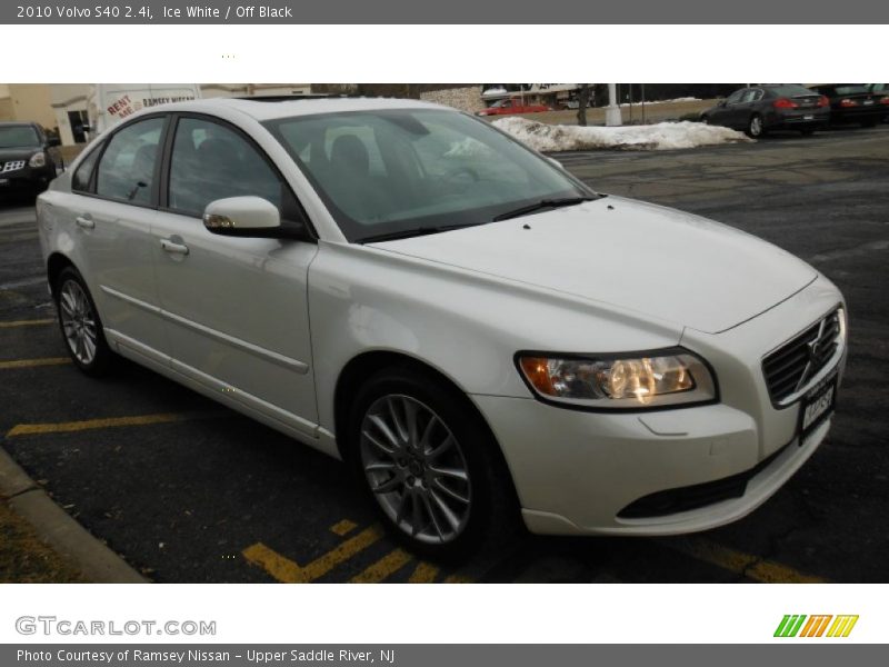 Ice White / Off Black 2010 Volvo S40 2.4i