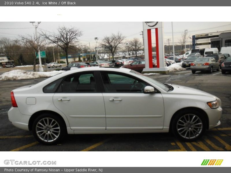 Ice White / Off Black 2010 Volvo S40 2.4i