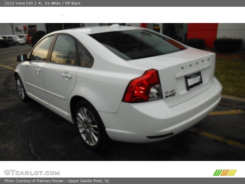 Ice White / Off Black 2010 Volvo S40 2.4i