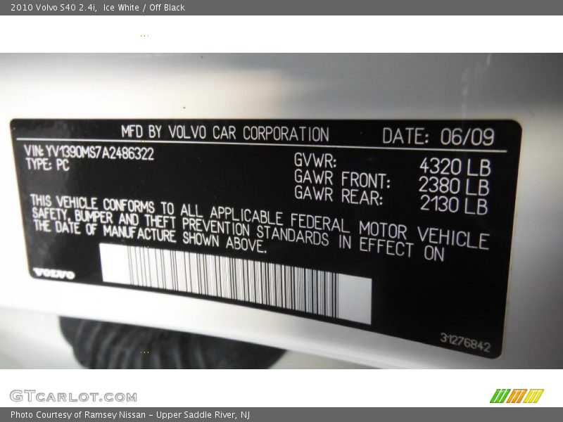 Ice White / Off Black 2010 Volvo S40 2.4i