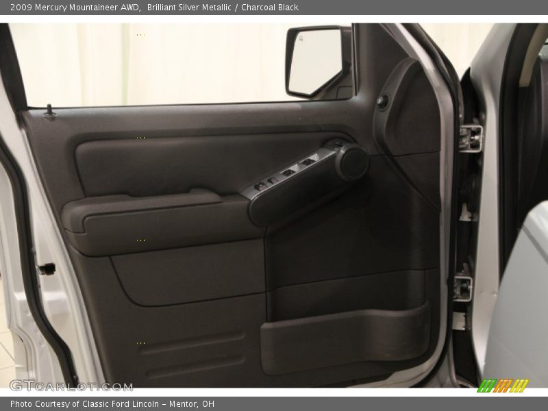 Brilliant Silver Metallic / Charcoal Black 2009 Mercury Mountaineer AWD