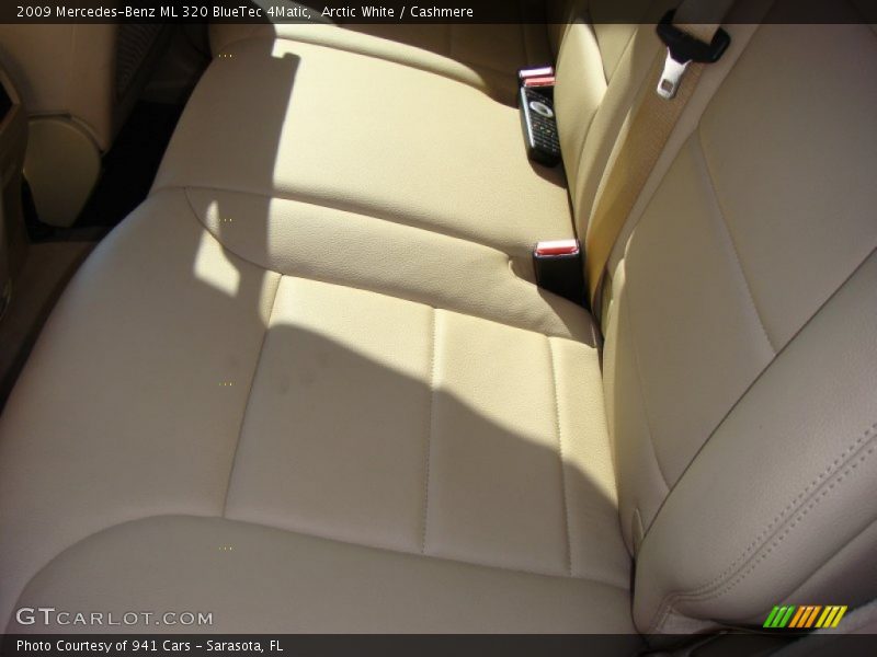 Arctic White / Cashmere 2009 Mercedes-Benz ML 320 BlueTec 4Matic