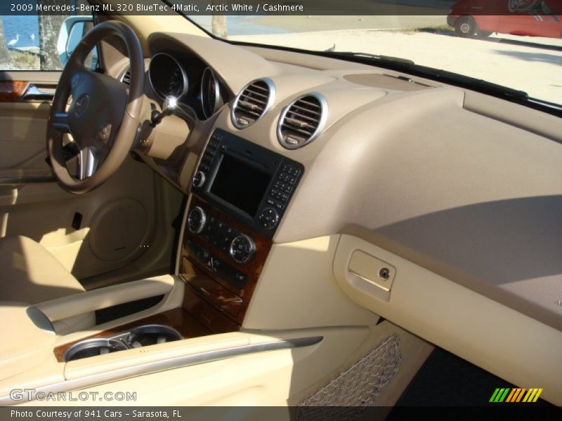 Arctic White / Cashmere 2009 Mercedes-Benz ML 320 BlueTec 4Matic