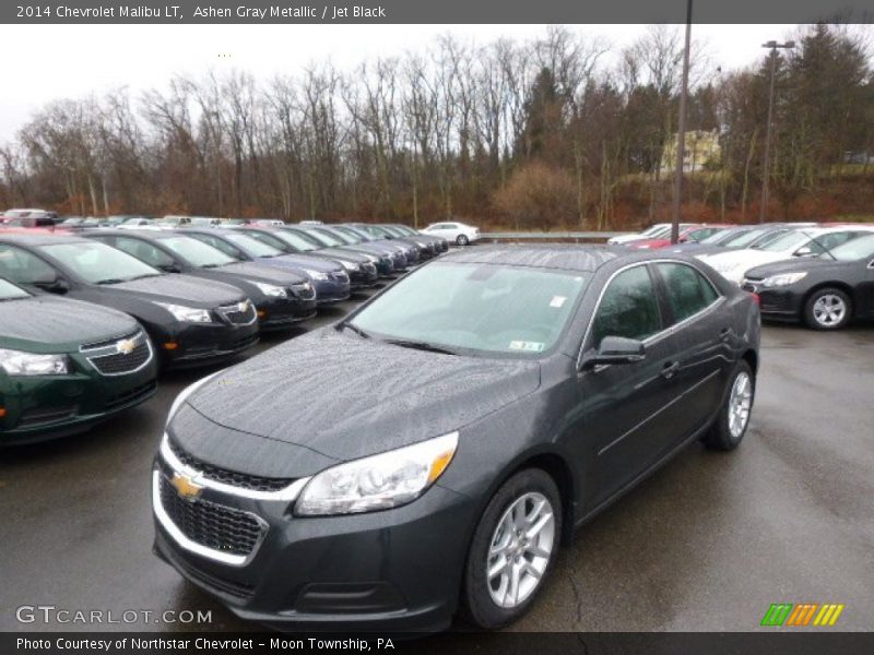 Front 3/4 View of 2014 Malibu LT