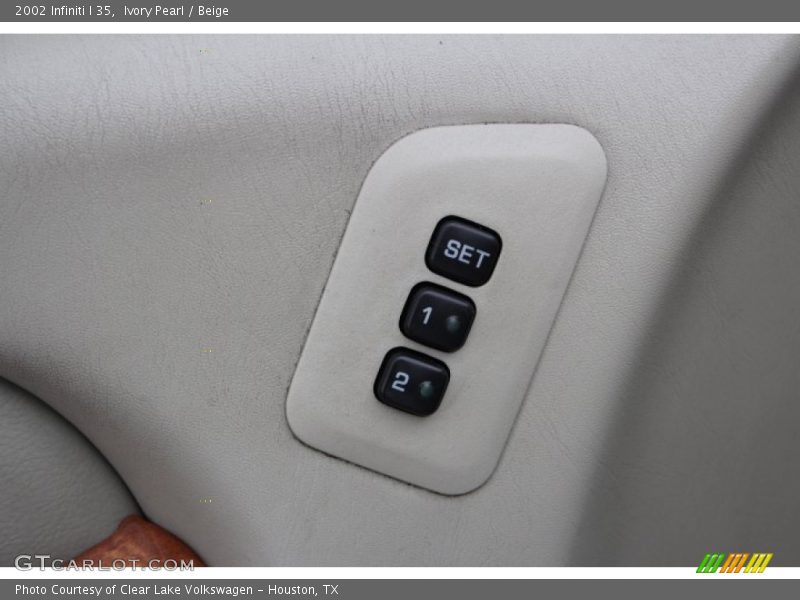 Ivory Pearl / Beige 2002 Infiniti I 35