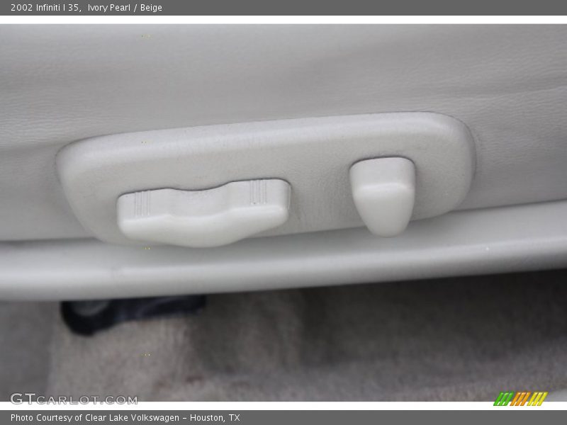 Ivory Pearl / Beige 2002 Infiniti I 35