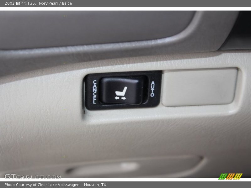 Ivory Pearl / Beige 2002 Infiniti I 35