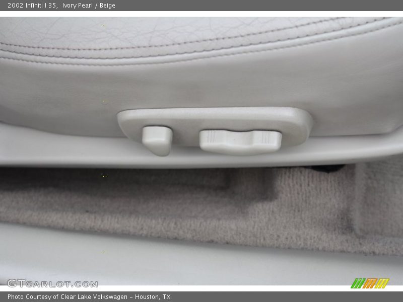 Ivory Pearl / Beige 2002 Infiniti I 35