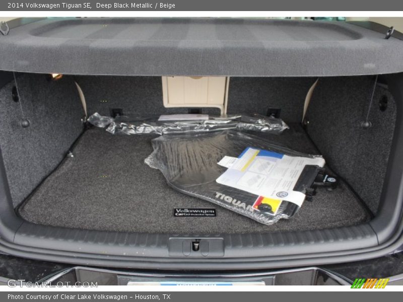 Deep Black Metallic / Beige 2014 Volkswagen Tiguan SE