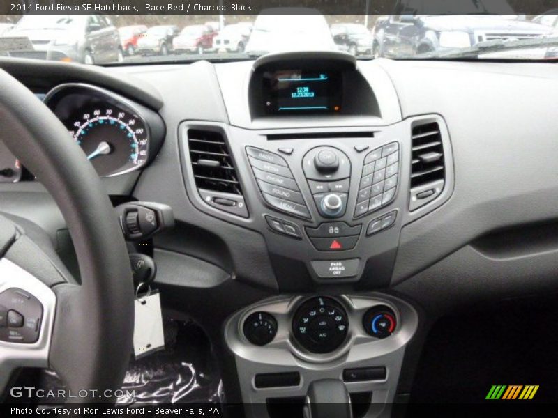 Race Red / Charcoal Black 2014 Ford Fiesta SE Hatchback